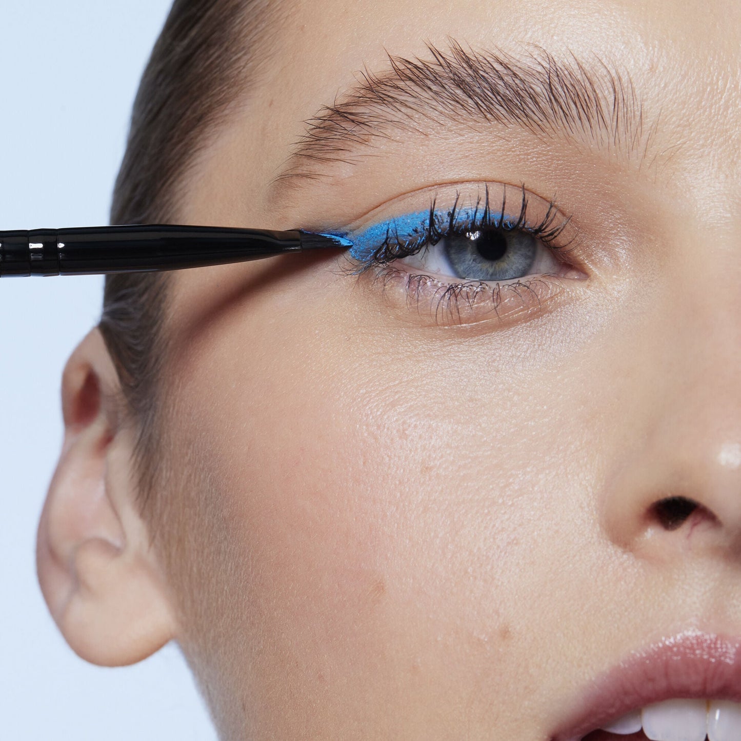 wing-it-liner-brush-h0 84091_Winged_Eyeliner_Brushy.jpg