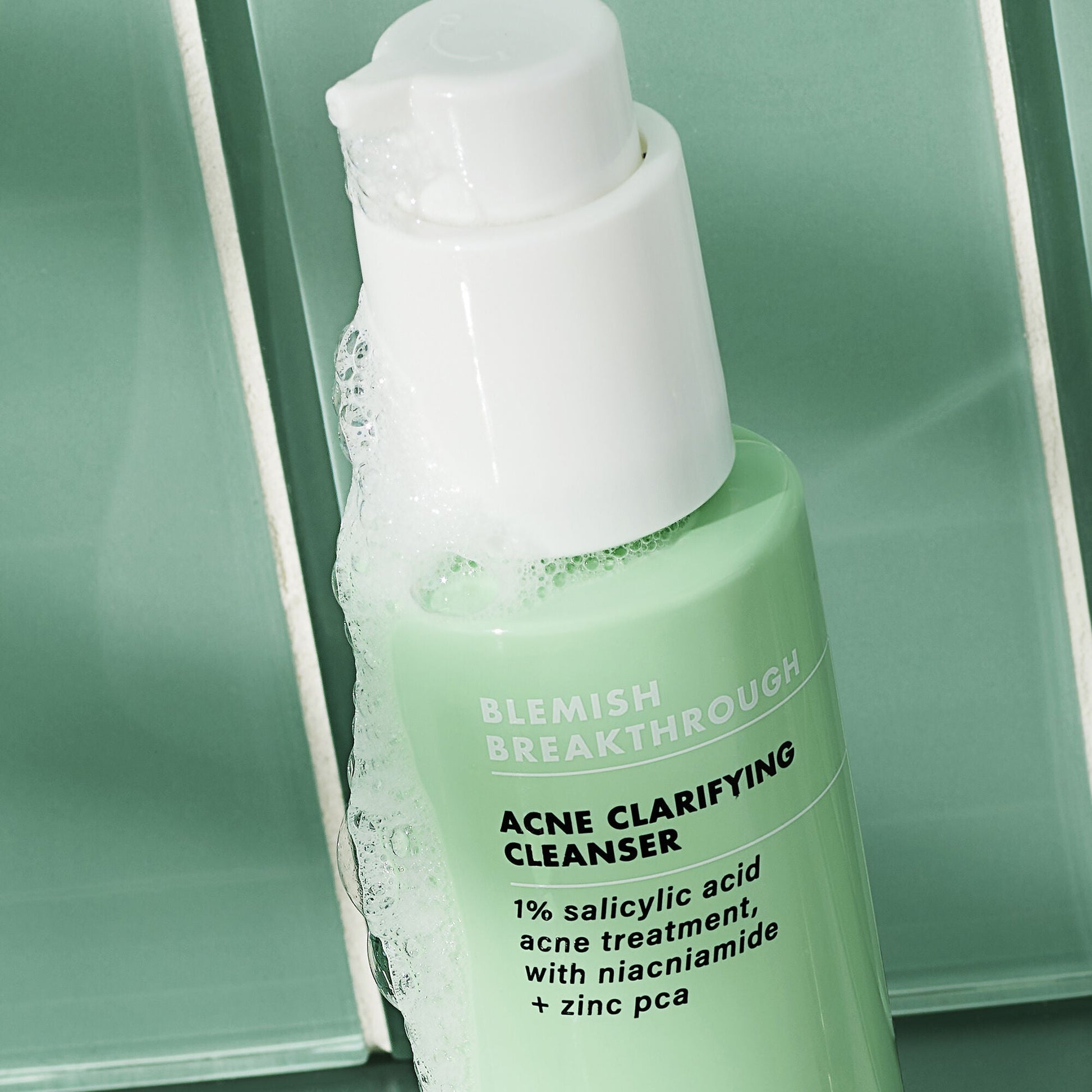 blemish-breakthrough-acne-clarifying-cleanser-e4 02_021622_SL_BT_Cleanser_Back_Lighter_0129_FStack_FINAL_IGF_V2_eb5b7c7b-2de7-4b4a-8d54-43ee3b07523f.jpg