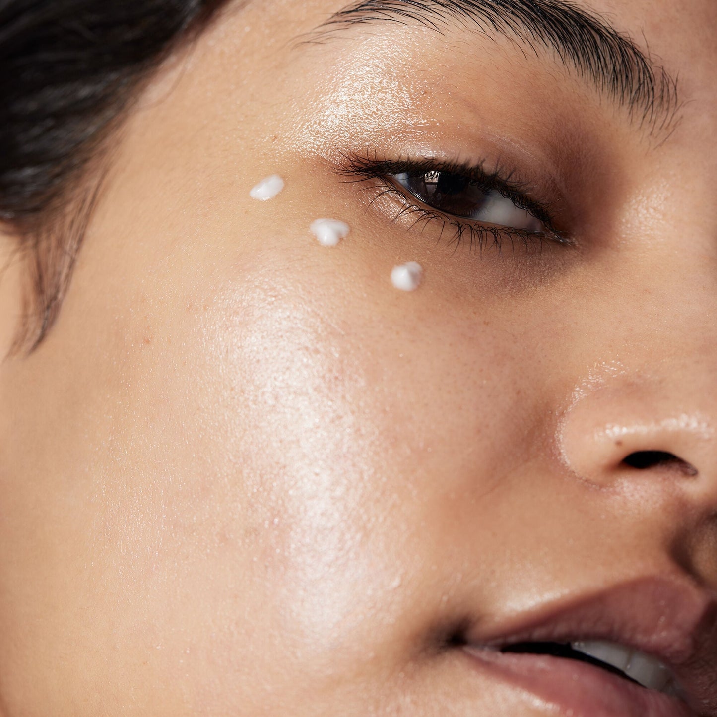 holy-hydration-eye-cream-z8 040822_Model_HH-EyeCream_116_RT1-V1_IGF_3f5819bb-8440-48d0-943c-ab2a2612d116.jpg