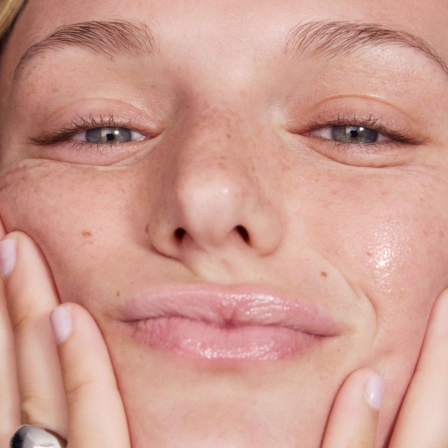 thirst-burst-pore-fecting-toner-w6 042125_SKIN_TBT_Madison_ModelApp_1086_RGB_IGF.jpg