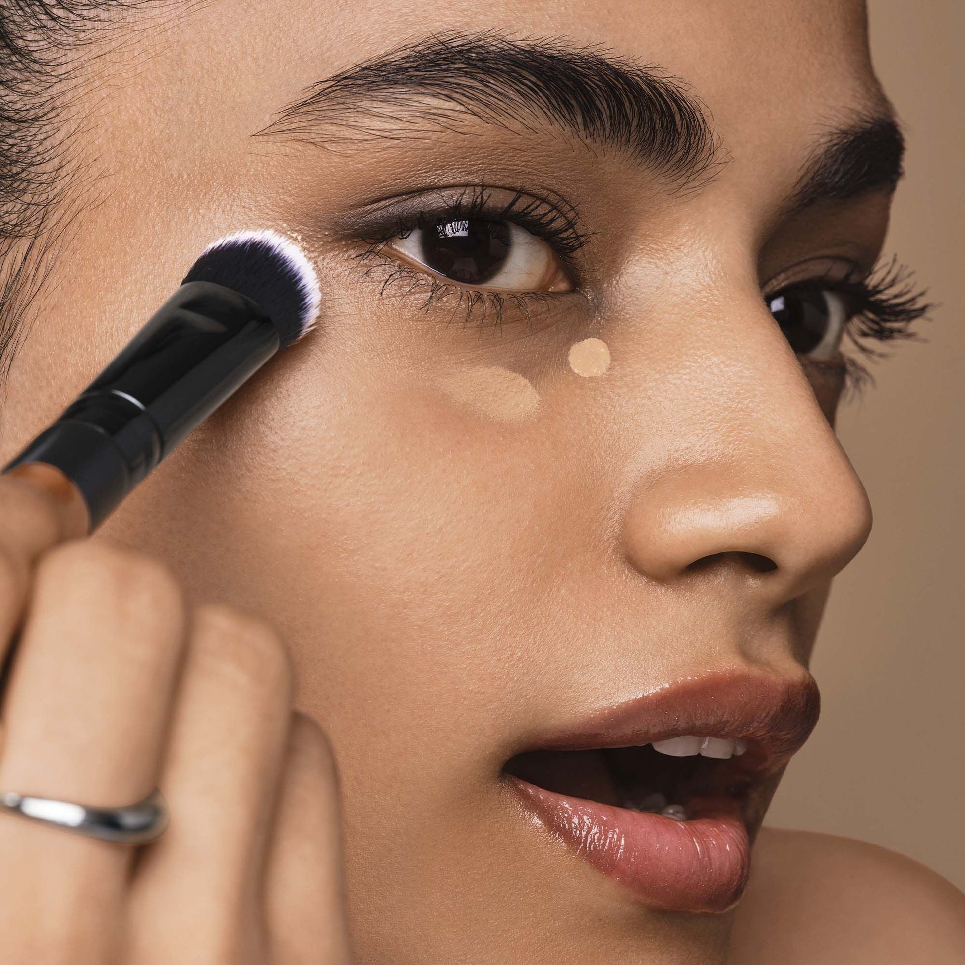 tap-and-blend-concealer-brush-s2 042925_Dipti_SoftGlam_Brushes_App_0044_477_w3QC_IGF.jpg
