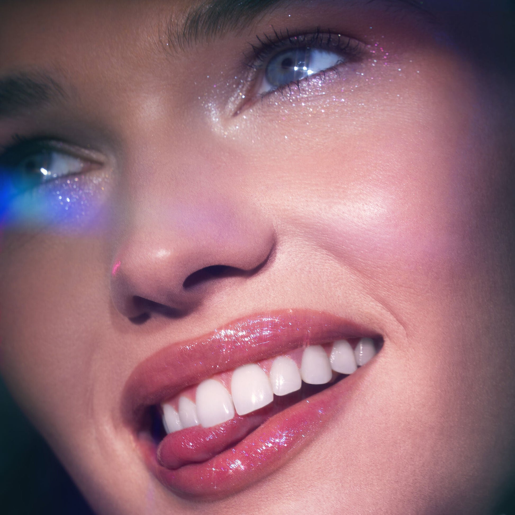 glow-reviver-lip-oil-glimmer-p6 053124_Lily_LipOil_OFace_FineAsFleck_0315_v4_RGB_IGF.jpg