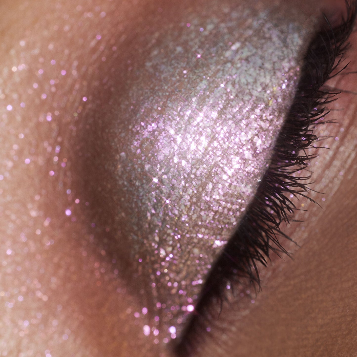 duochrome-liquid-eyeshadow-g6 061223_Chi_SparkPink_0022_FINAL_RGB_IGF.jpg
