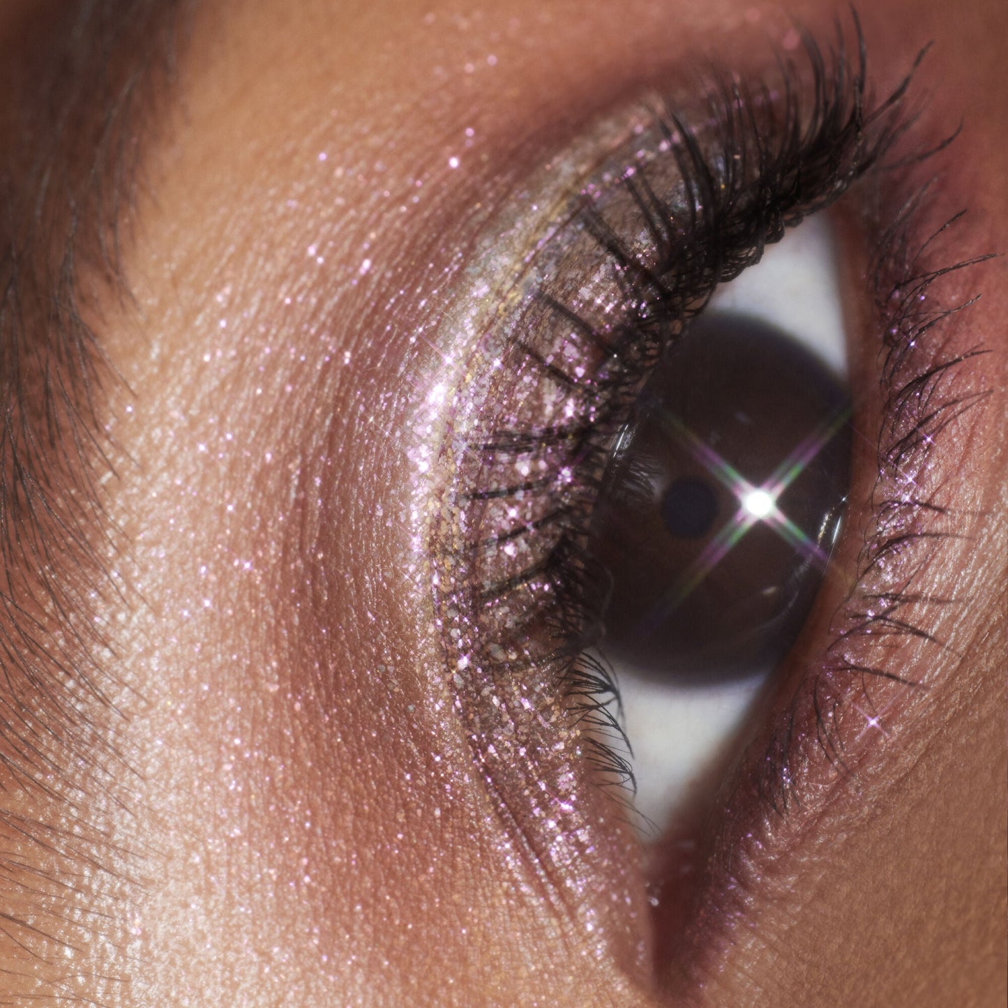 duochrome-liquid-eyeshadow-g6 061223_Chi_SparkPink_0023_FINAL_RGB_IGF.jpg