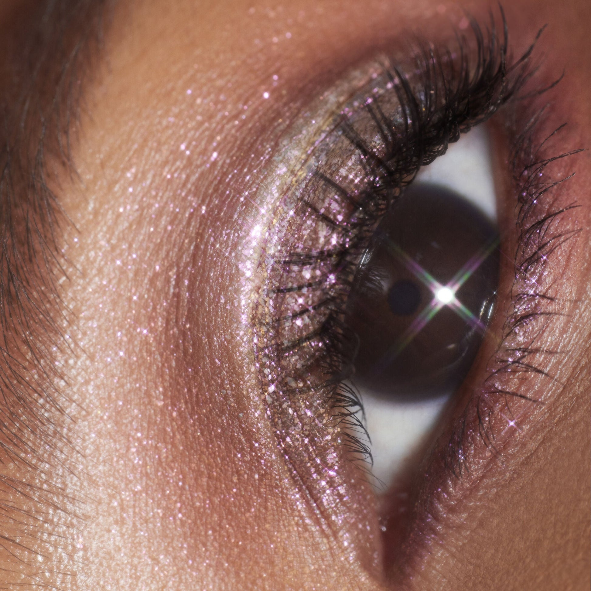 duochrome-liquid-eyeshadow-g6 061223_Chi_SparkPink_0023_FINAL_RGB_IGF.jpg