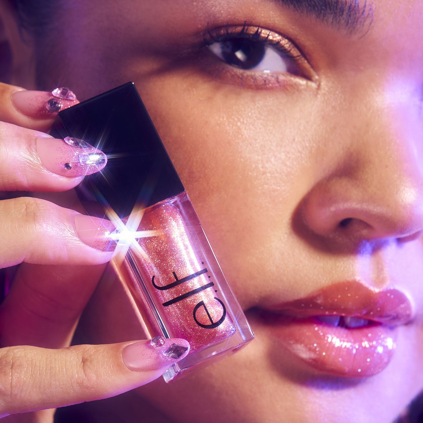 glow-reviver-plumping-lip-oil-f0 072225_Breanna_LipPlump_0391_2000x2000_0613e084-a418-44f9-b40d-c461b7a4b6db.jpg