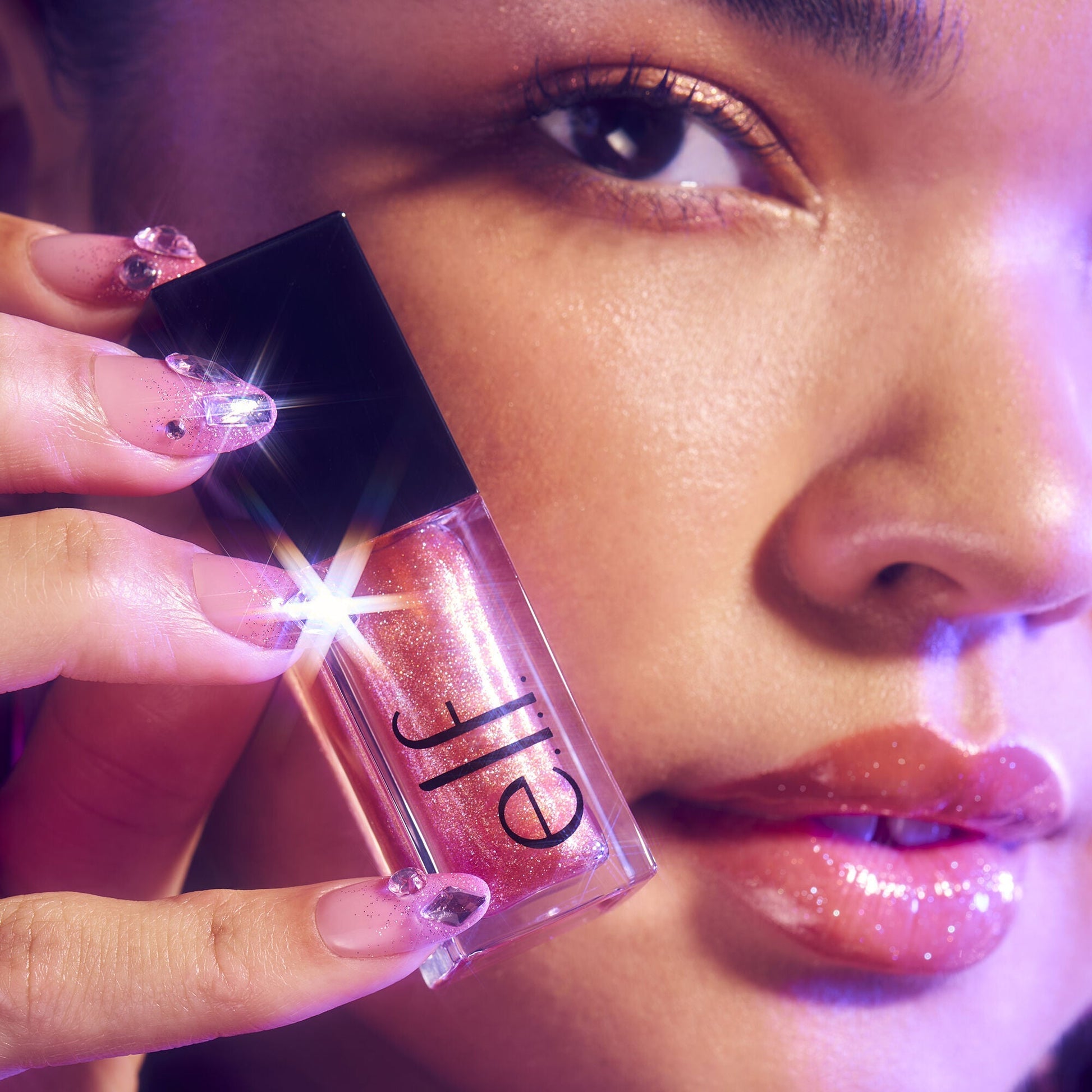 glow-reviver-plumping-lip-oil-f0 072225_Breanna_LipPlump_0391_2000x2000_0613e084-a418-44f9-b40d-c461b7a4b6db.jpg