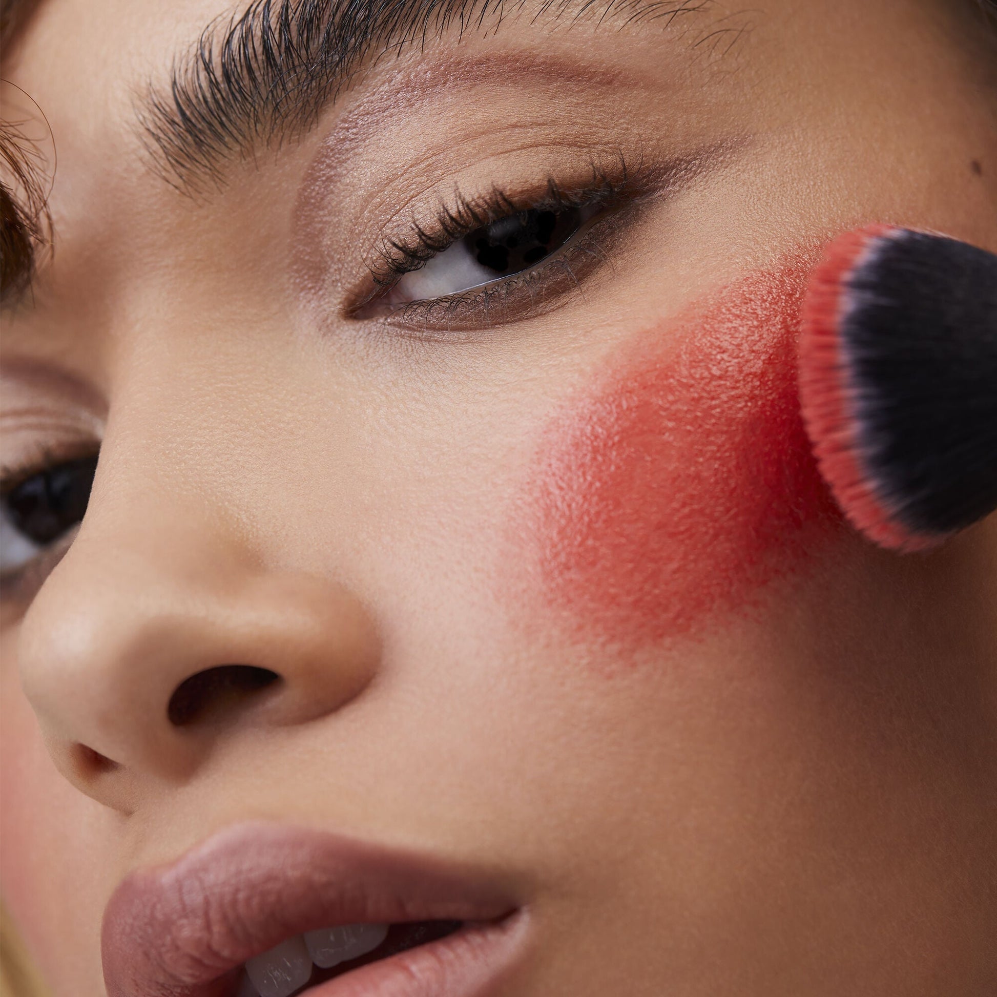 putty-blush-brush-h1 08112020_Alyssa_PuttyPrimerTrio-0241_IGF.jpg