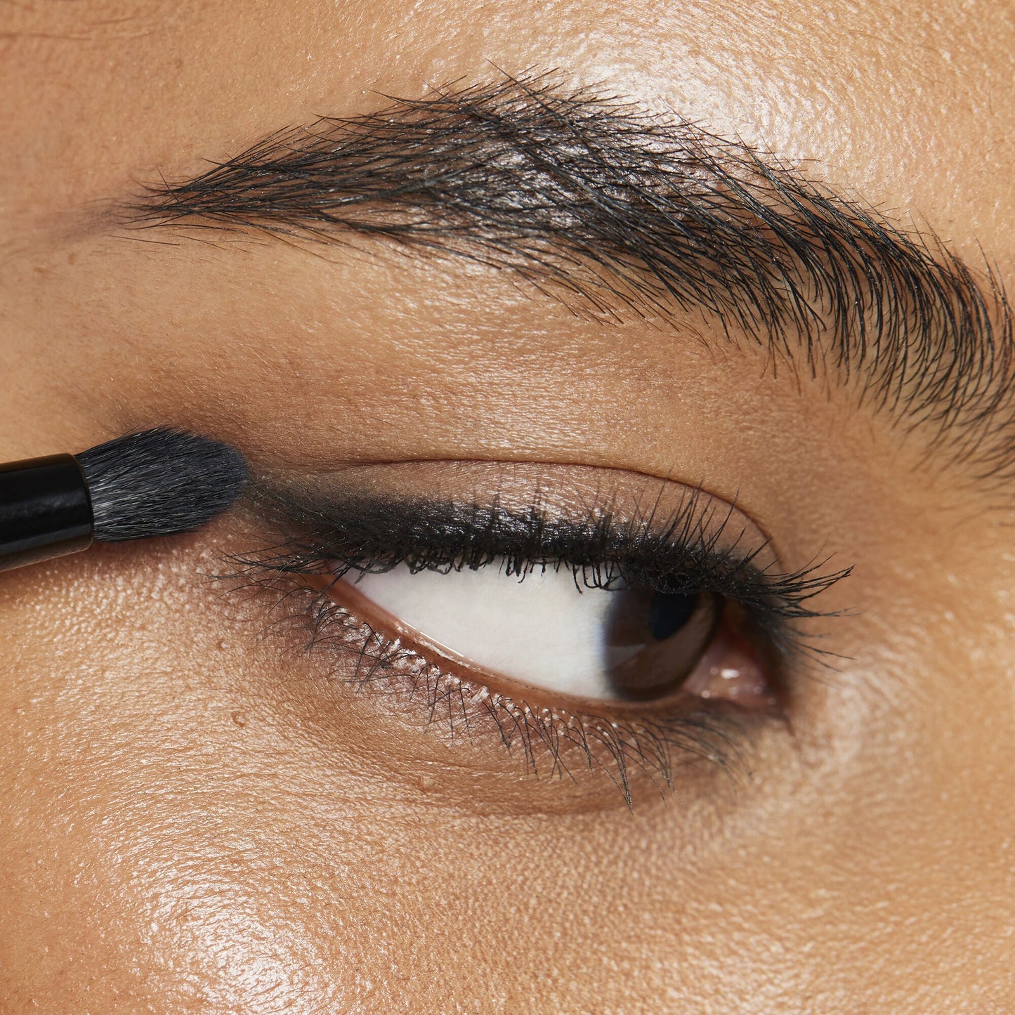 smudge-n-smoke-eyeliner-brush-a2 100824_elf_Shikin_Kohl_App_017_RGB_IGF.jpg
