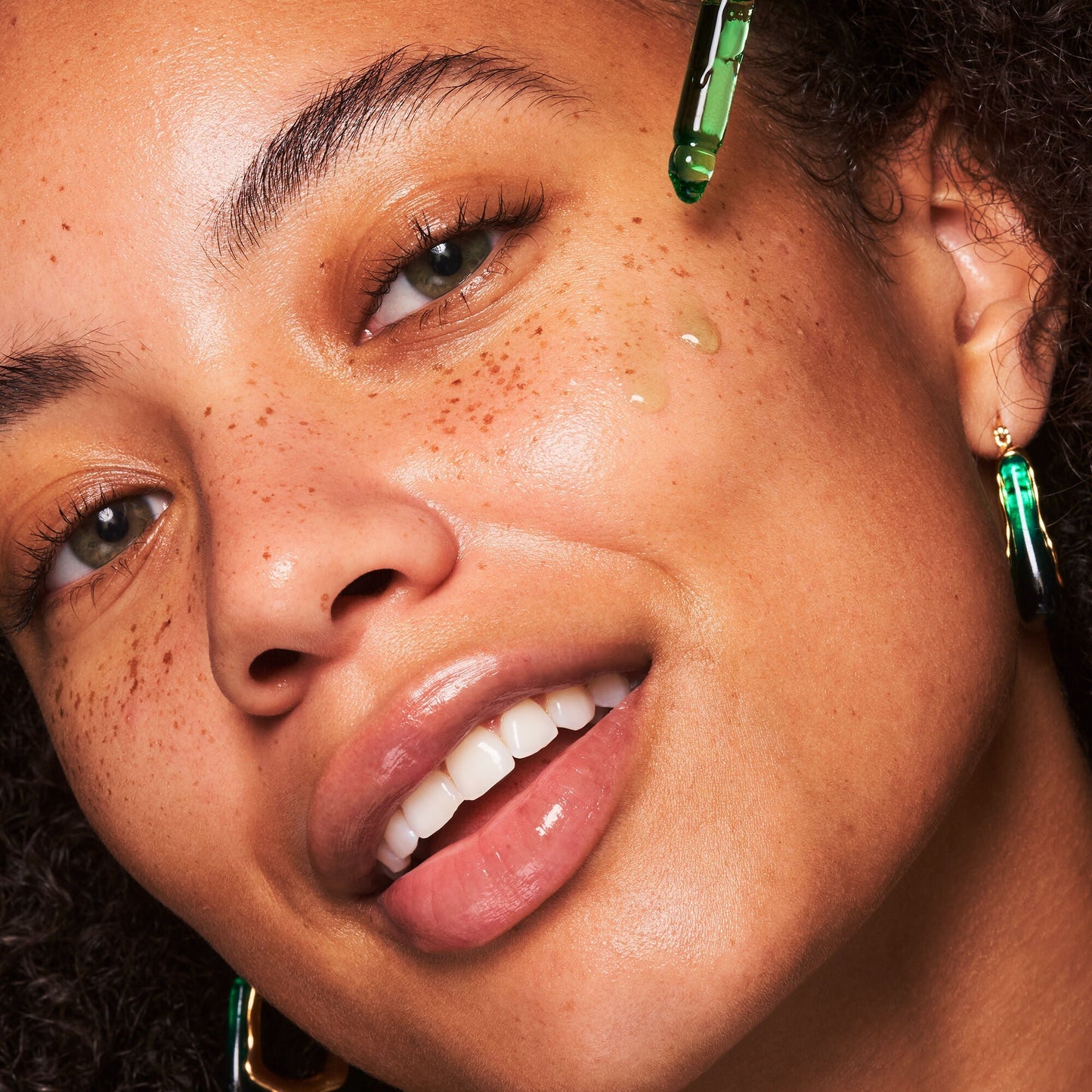 plz-clarify-facial-oil-c1 100924_SKIN_Drew_PlzC_App_005_v1_RGB_IGF.jpg