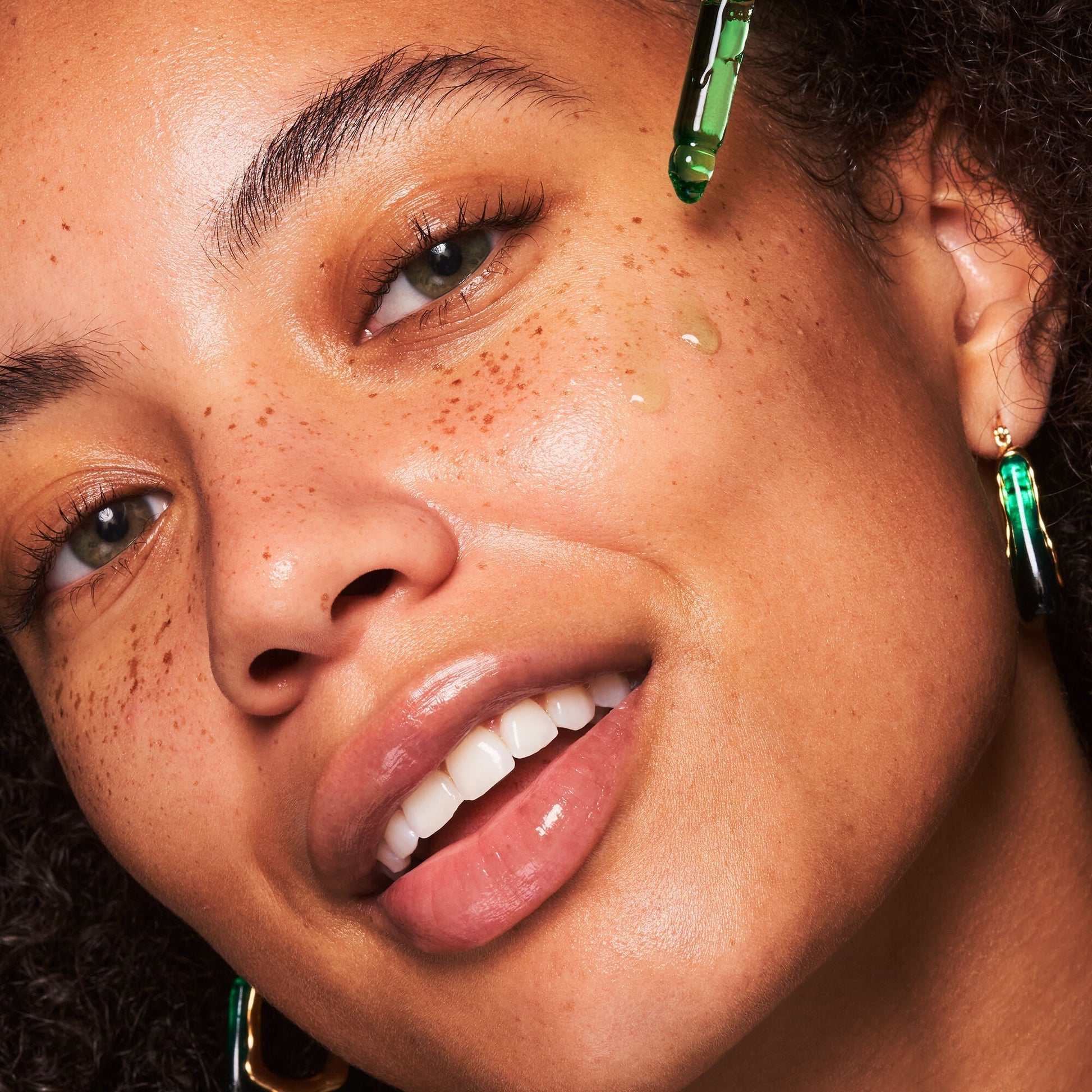 plz-clarify-facial-oil-c1 100924_SKIN_Drew_PlzC_App_005_v1_RGB_IGF.jpg