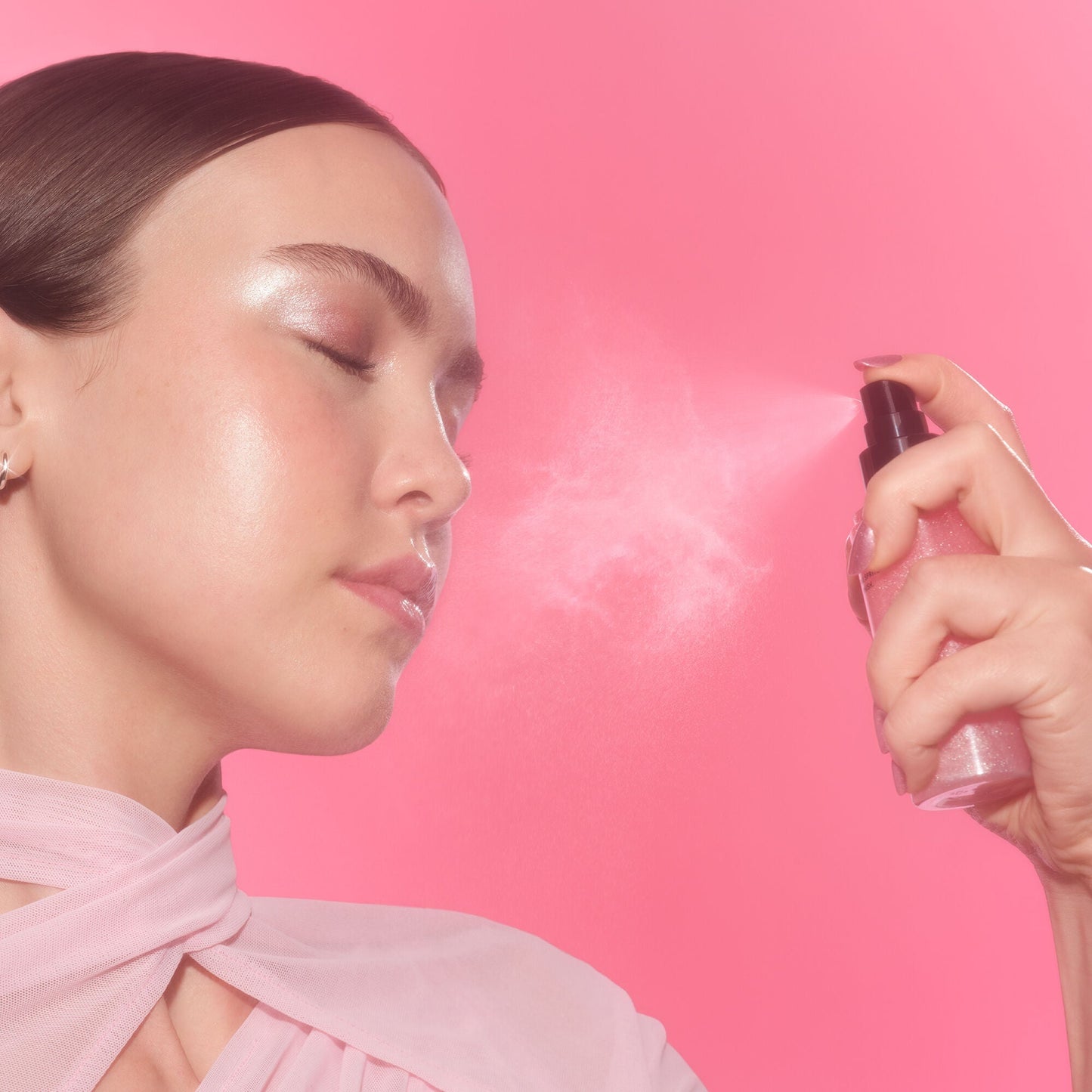 power-grip-rose-setting-spray-p1 102225_Haley_PG_Pink_App_038_v3_RGB_IGF_afa202e0-e395-4ab2-8641-8545bdabb8f6.jpg