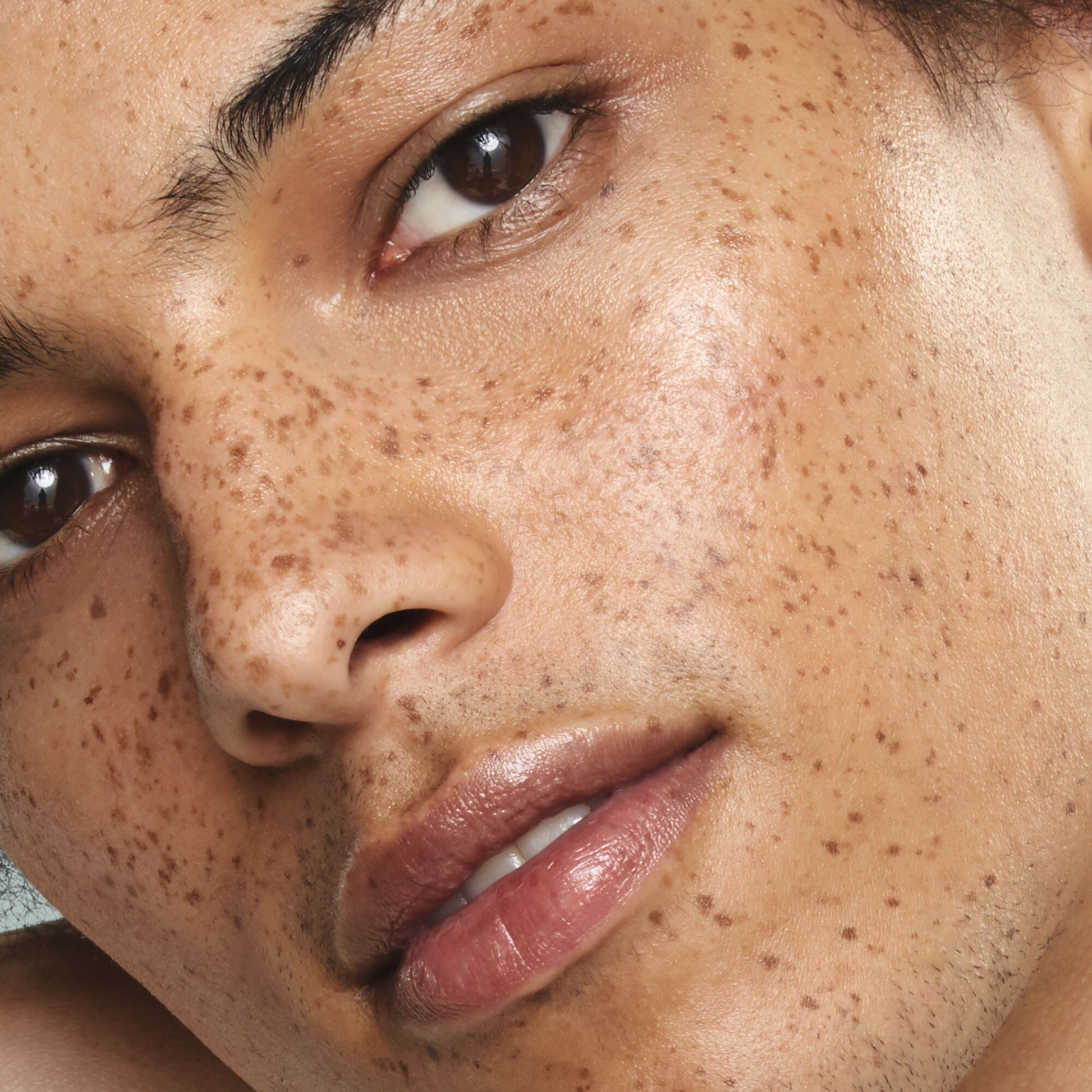 holy-hydration-face-cream-spf-30-q1 11112019_012021_Danny_HHydrationApp_044_IGF.jpg