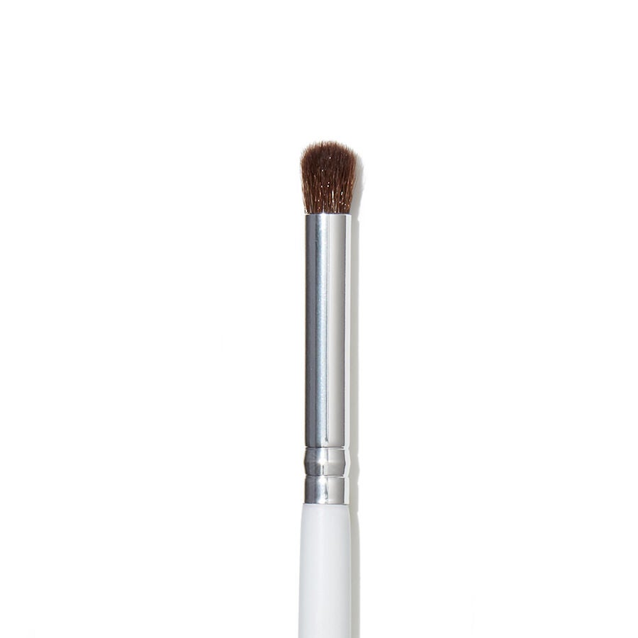 eye-crease-brush-m8 1823_EyeCreaseBrush_Macro.jpg