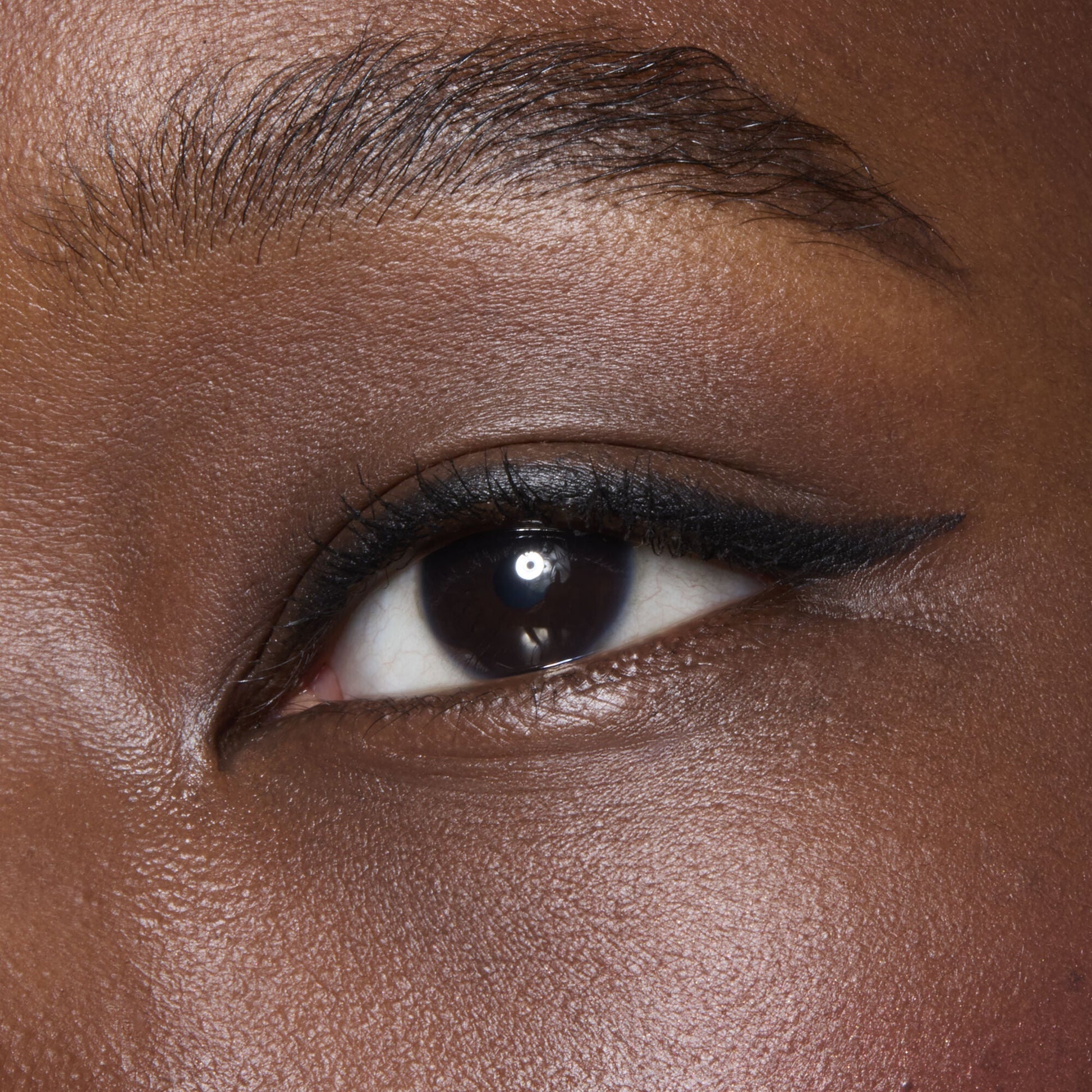 no-budge-retractable-eyeliner-t9 81330_NO_BUDGE_RETRACTABLE_EYELINER_BLACK_BILLIE_0062_V2.jpg