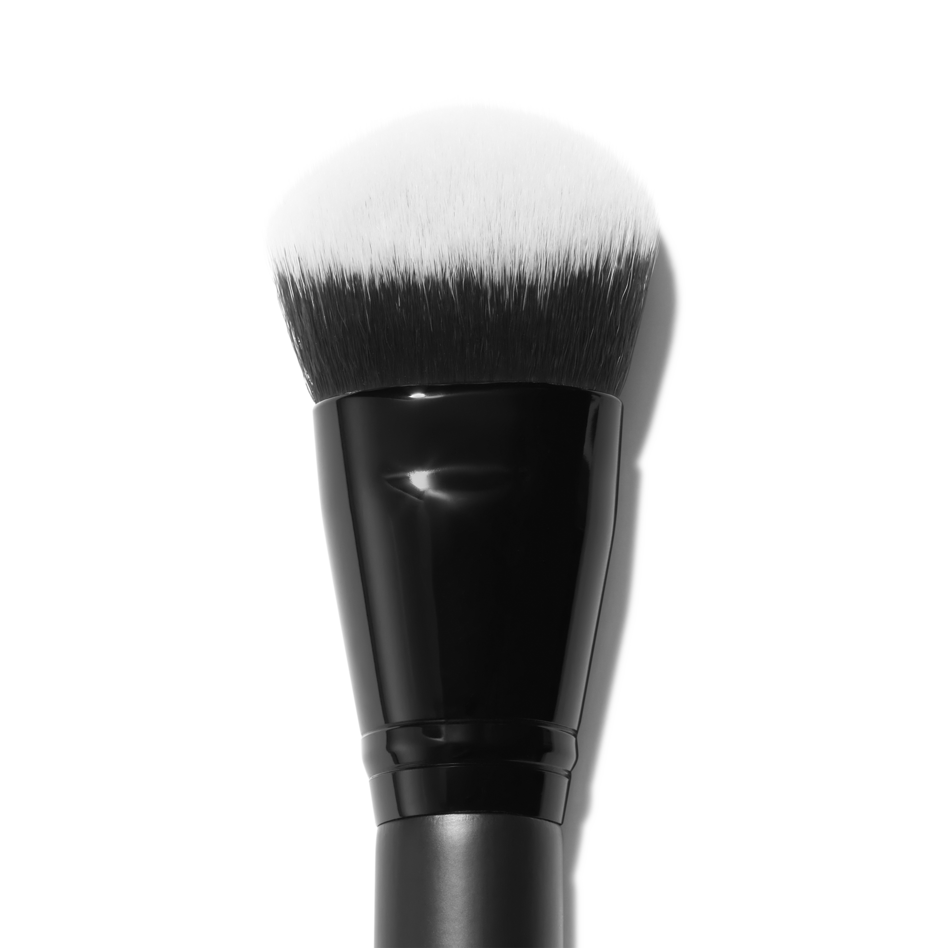 smooth-swipe-foundation-brush-c6 81456_Detail_R.png