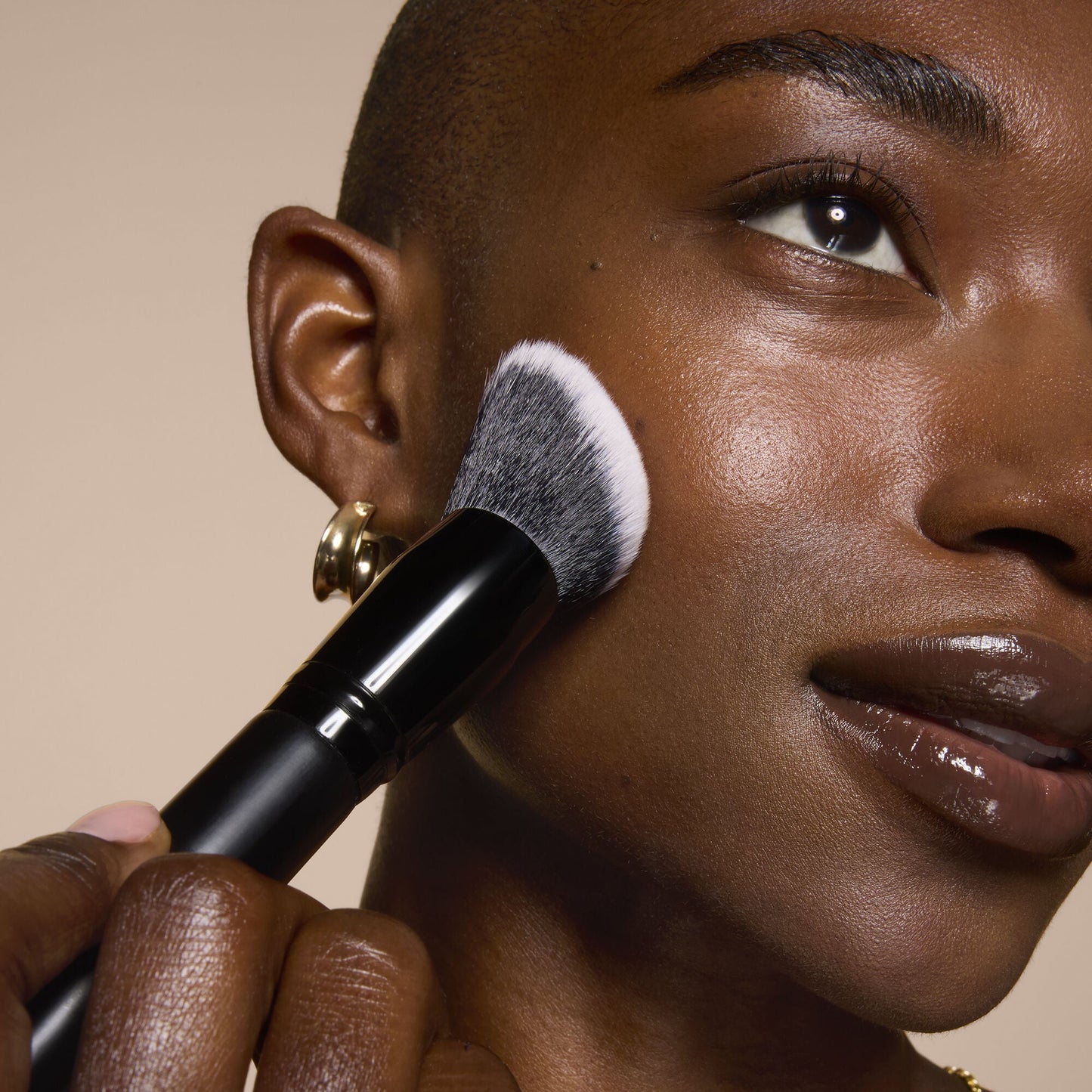 smooth-swipe-foundation-brush-c6 81456_MOM_SMOOTH_SWIPE_FOUNDATION_BRUSH_TOOL_SHOT_IYANNA_0169_V4.jpg