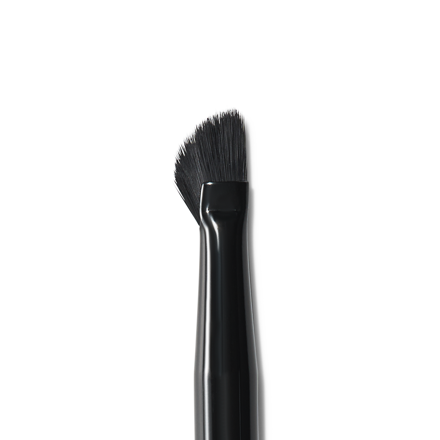 wing-it-liner-brush-h0 84091_MACRO_R.png