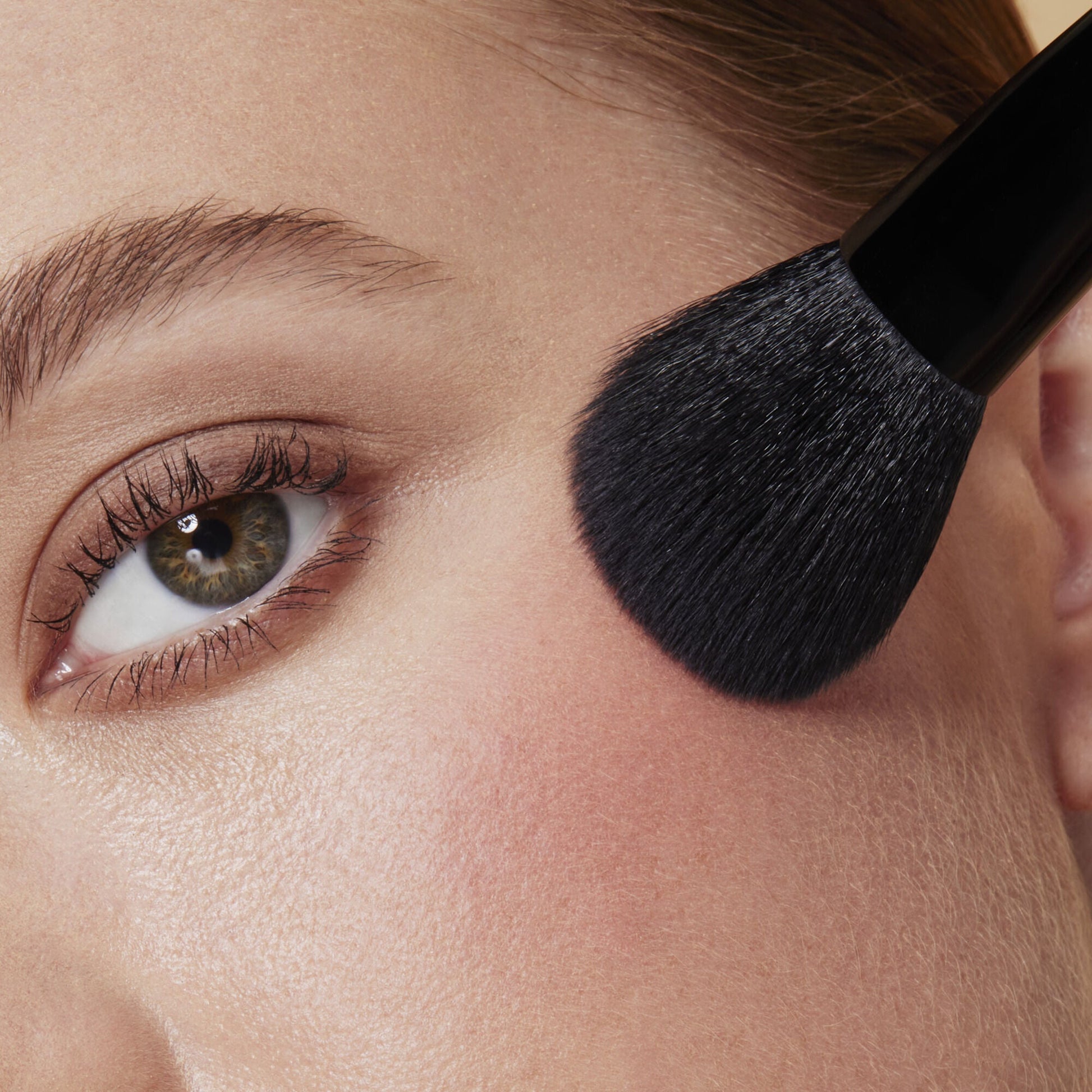 full-face-and-eye-makeup-brush-set-with-travel-case-y6 84674_FULL_FACE_EYE_BRUSH_SET_BLUSH_BRUSH_CARI_0086.jpg