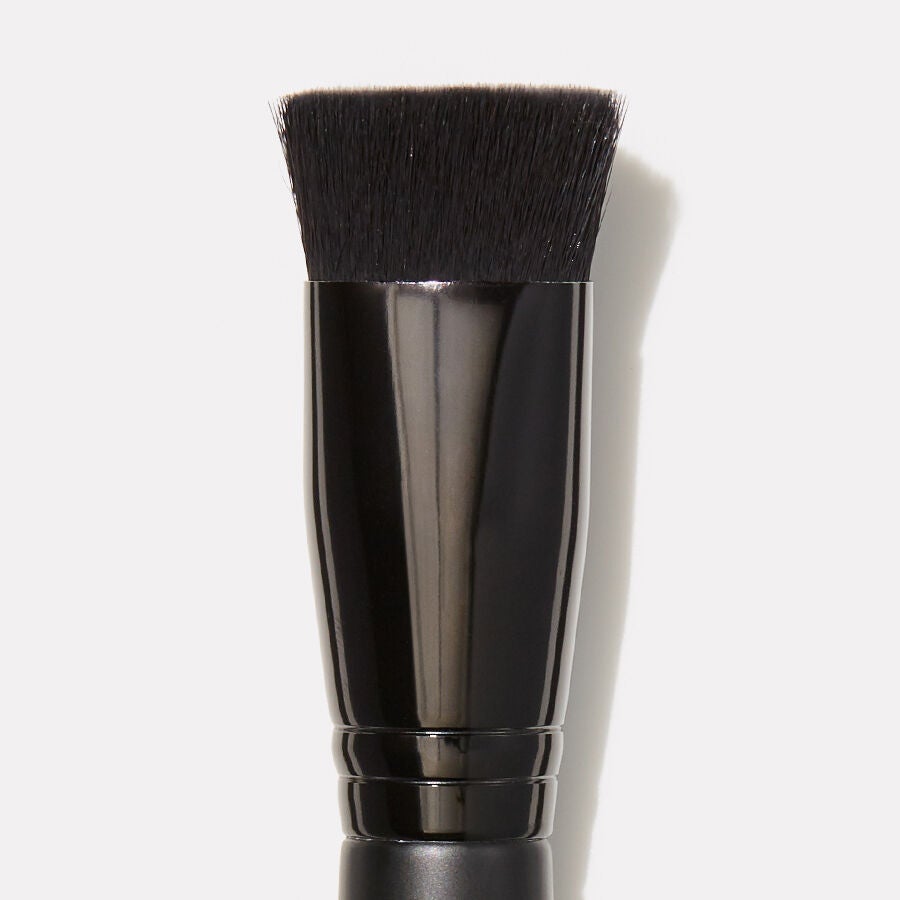 triangular-buffing-foundation-brush-a1 85106_b_TriangularBuffingFoundationBrushwebA.jpg