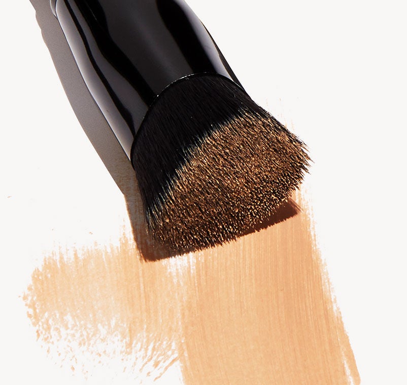 triangular-buffing-foundation-brush-a1 shot.jpg
